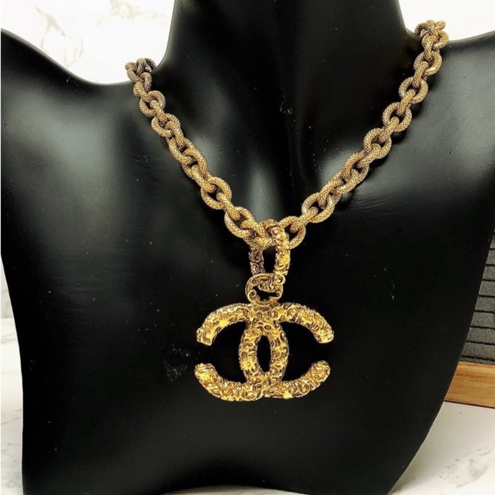 Chanel coco mark lava gold vintage necklace